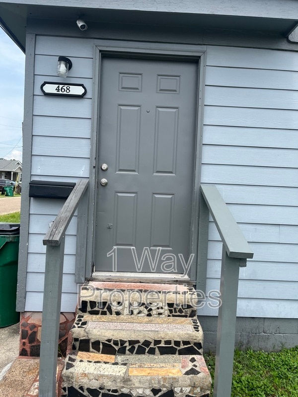 Building Photo - 468 Westwood Dr