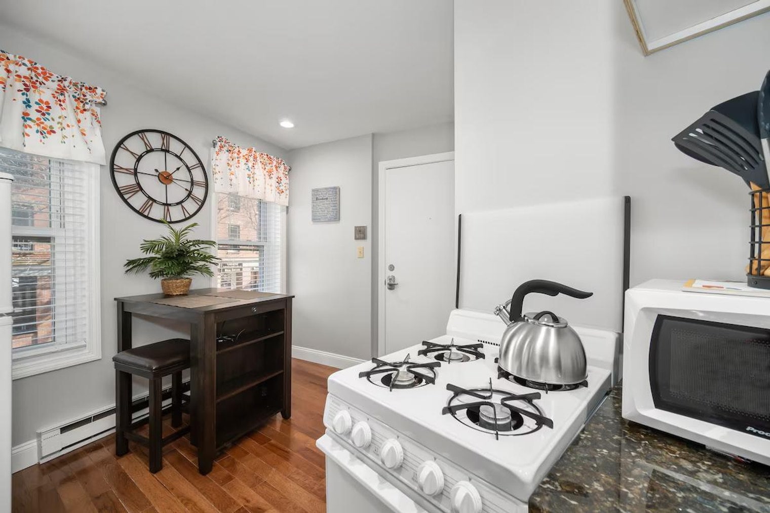 Building Photo - 19 Clark St