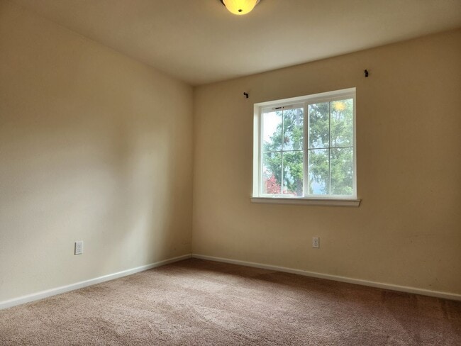 Building Photo - Desirable Home Located In Silverdale