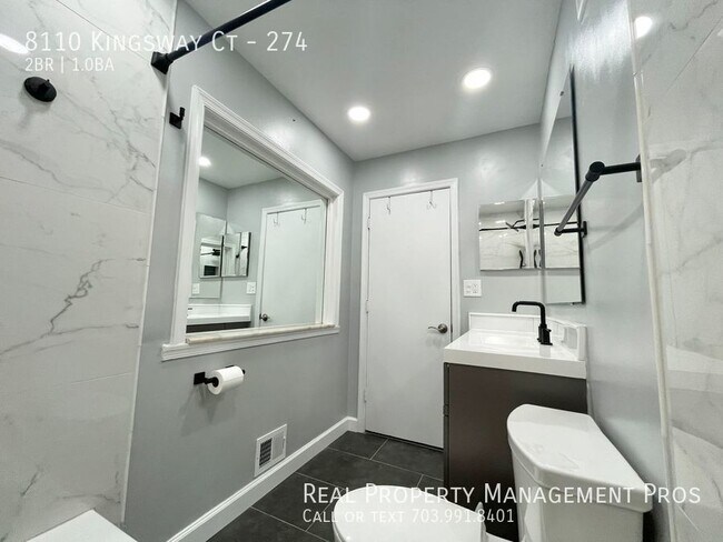 Building Photo - UPDATED 2 BEDROOM HOME - PRVATE BACK YARD ...