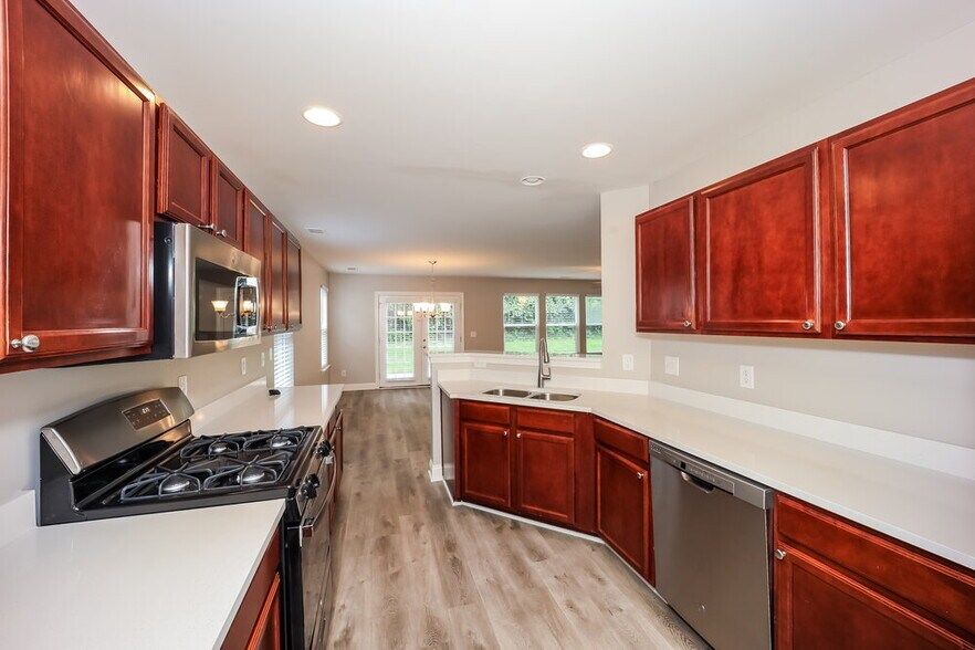 Building Photo - 2080 Valley Creek Dr