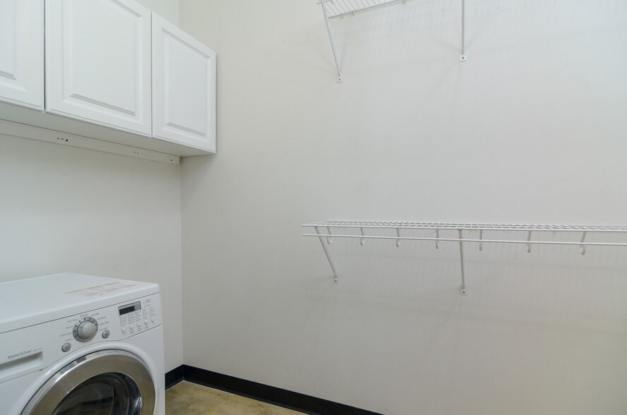 Building Photo - 350 St Peter St