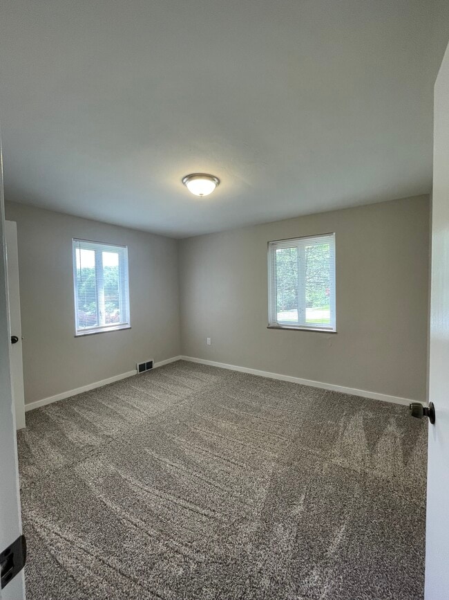 Building Photo - 9312 Highland Rd