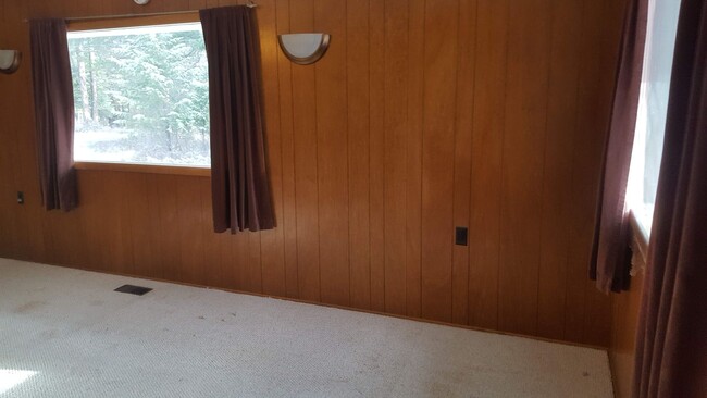 Building Photo - Serene location with some breathing room!