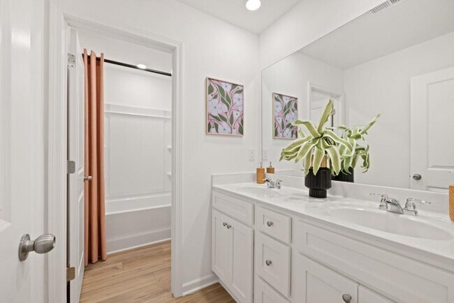 Building Photo - 470 Red Dragon Dr