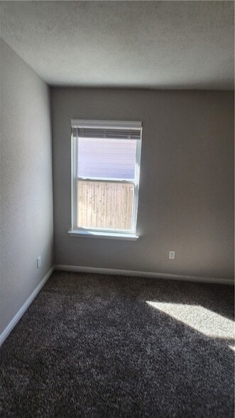 Building Photo - 2006 Theresa Dr