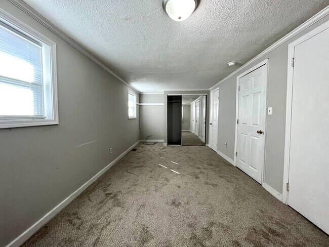 Building Photo - 723 Wren Rd