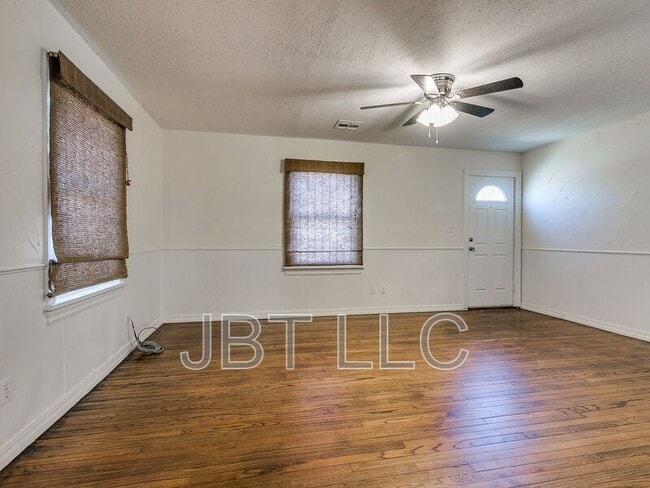 Building Photo - 224 W Ercoupe Dr