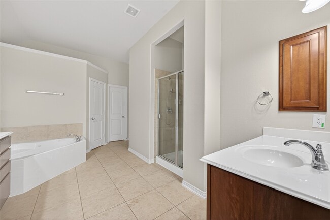 Building Photo - 5215 Field Briar Ln