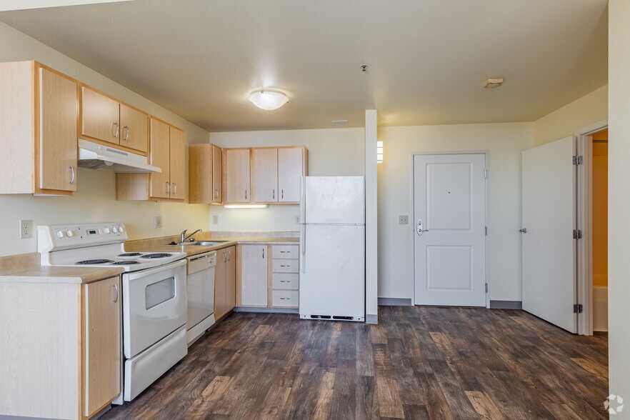 1BR, 1BA - 546SF - Kitchen - Pacific Tower Apartments