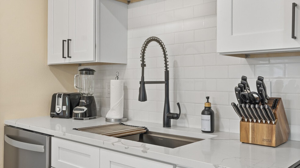 Building Photo - 79 S Brevard Ave