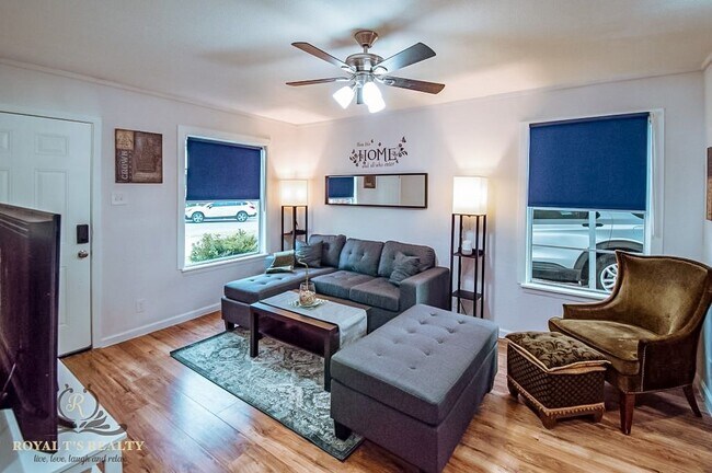 Building Photo - 707 Sprucewood Ln