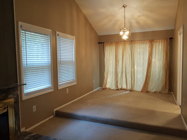 Building Photo - 9 Pheasant Run Ct