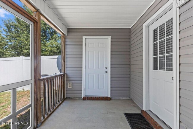 Building Photo - Newly Painted 2 Bed Townhome In Carolina Forest!