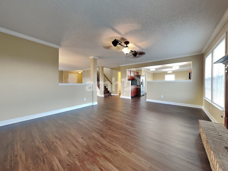 Building Photo - 13467 Allegiance Dr