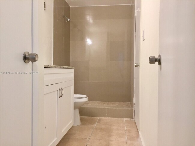 Building Photo - 10440 SW 156th Ct