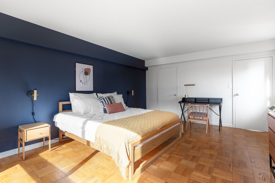 Building Photo - 300 E 51st St