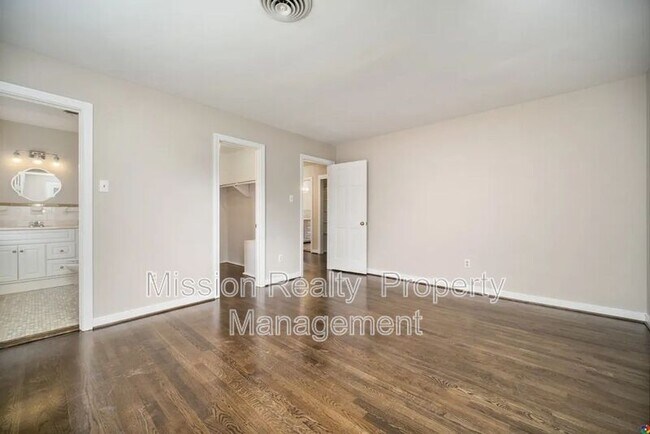 Building Photo - 1519 Chauncey Ln