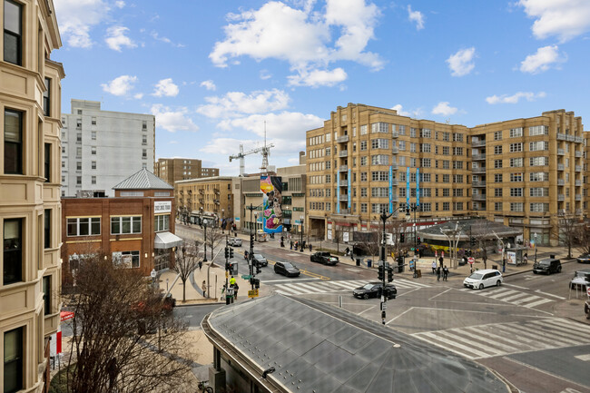 Building Photo - 1390 Kenyon St NW