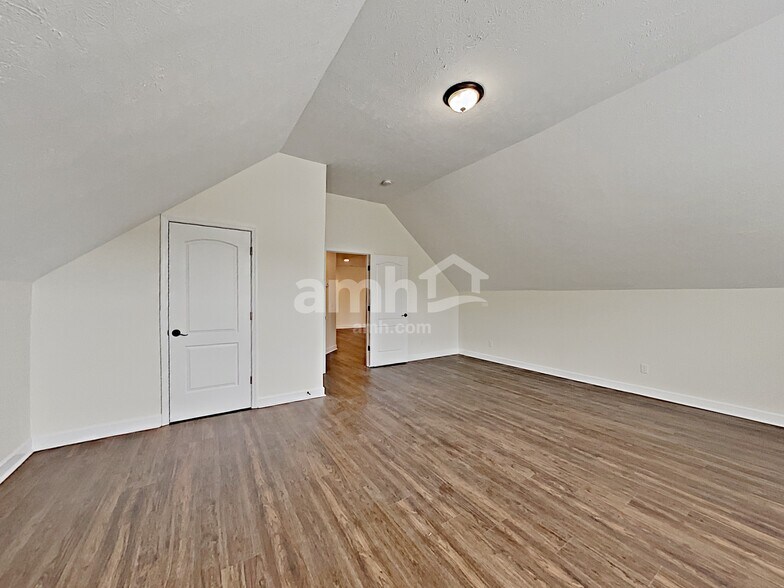 Building Photo - 6457 Sunnywood Dr