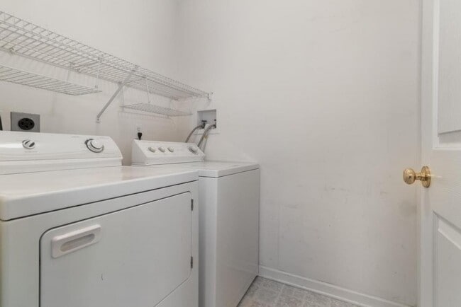 Building Photo - 57 Nottingham Dr