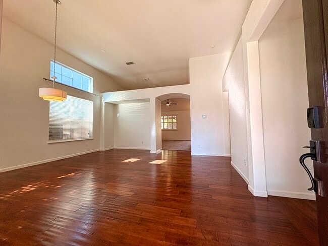 Building Photo - Beautiful 4 Bedroom with a large Pool! Located in Roseville close to a park!