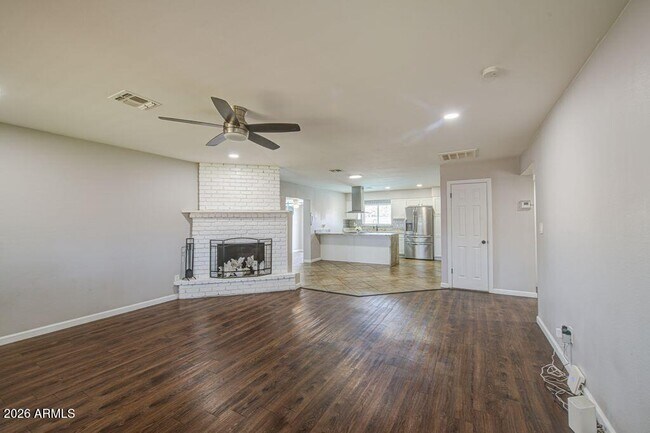 Building Photo - 5651 W Monte Vista Rd