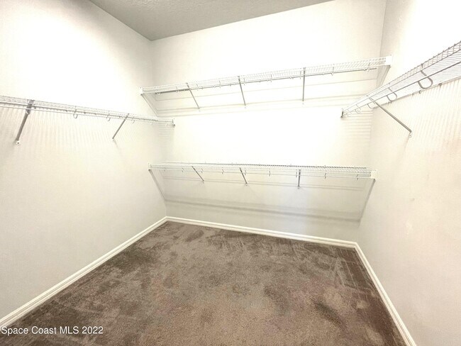 Building Photo - 2881 Casterton Dr