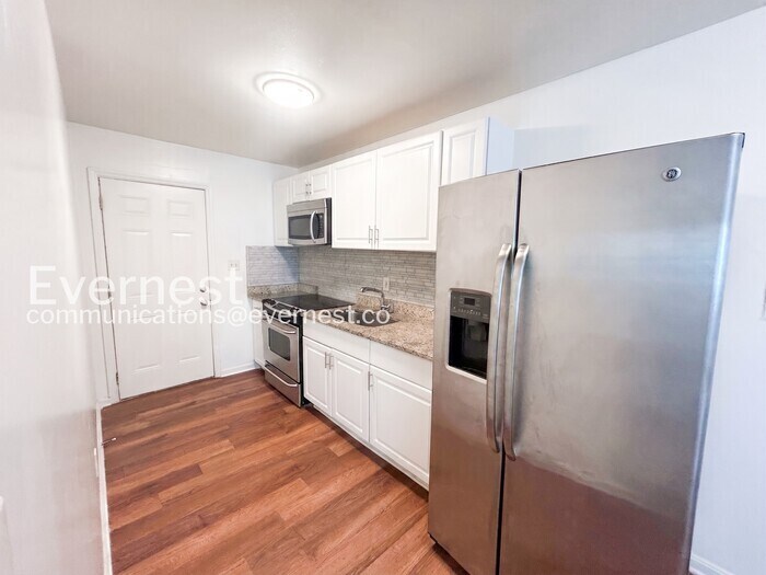 Building Photo - 4527 Glade Rd