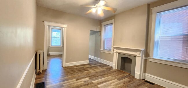 Building Photo - Tower Grove Park with Sun Porch & Private Yard **Move In Special- 1/2 Off 1st Months Rent**