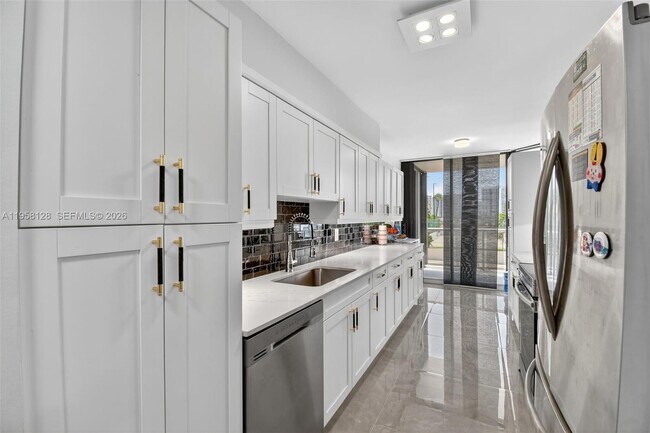 Building Photo - 3640 Yacht Club Dr