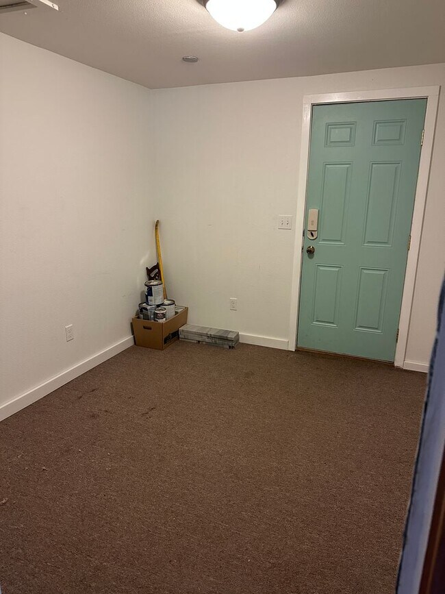 Building Photo - 6 month or 18 month lease offered for remo...