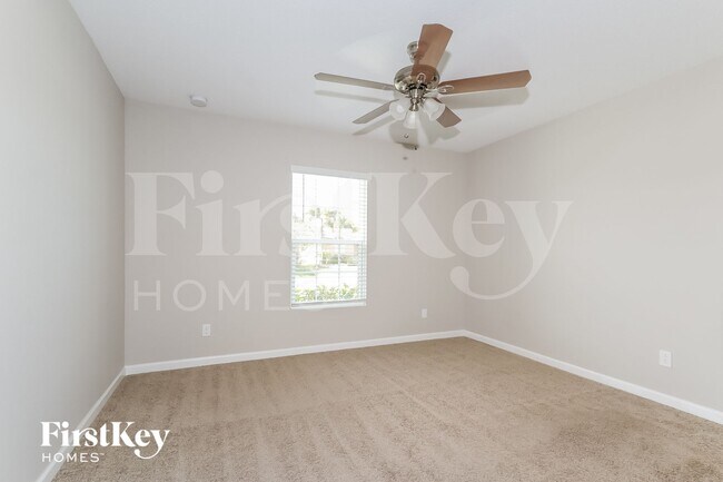 Building Photo - 1158 SW Eleuthera Ave