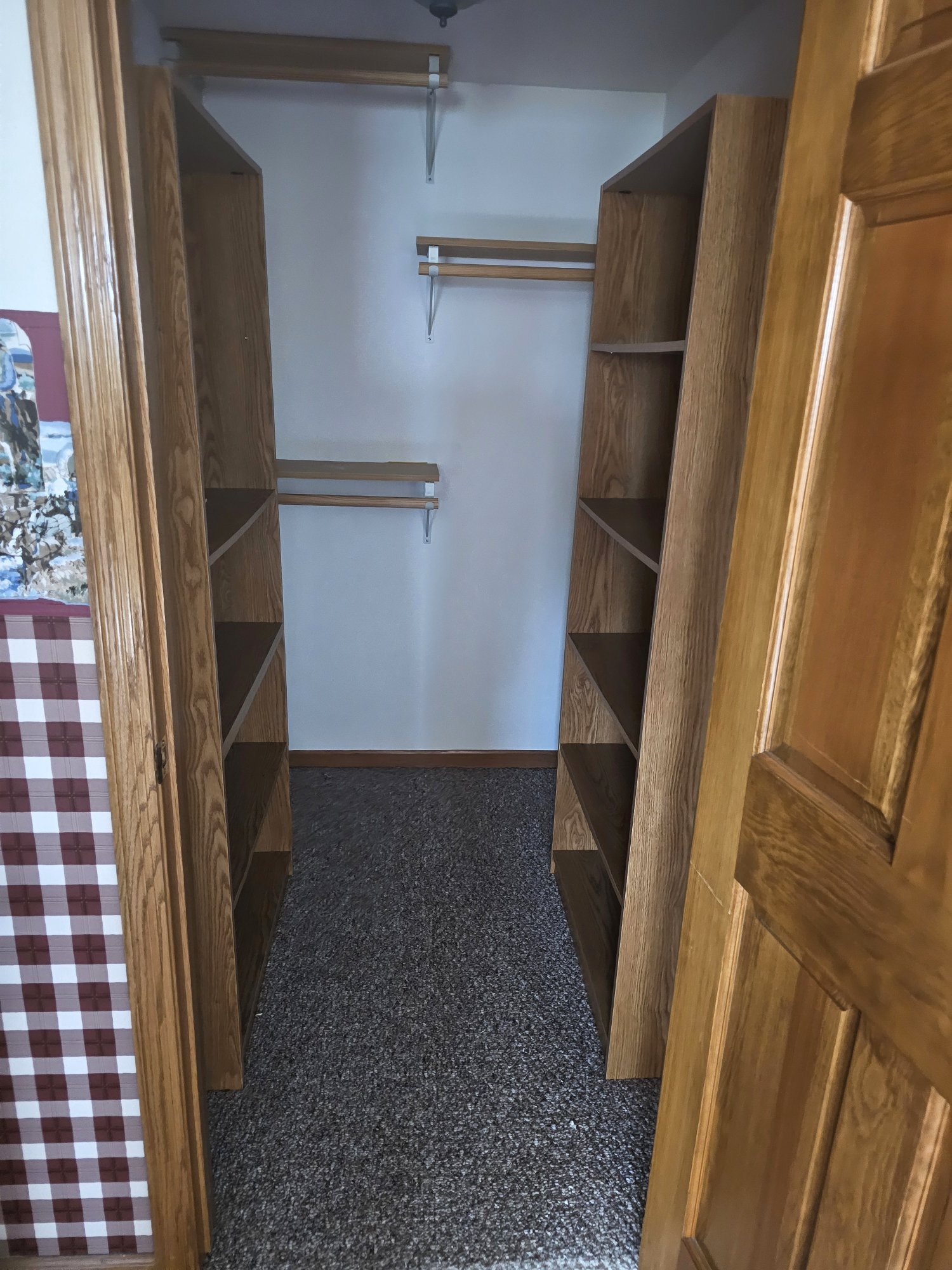 basement suite closet - 2912 Ivanhoe Gln