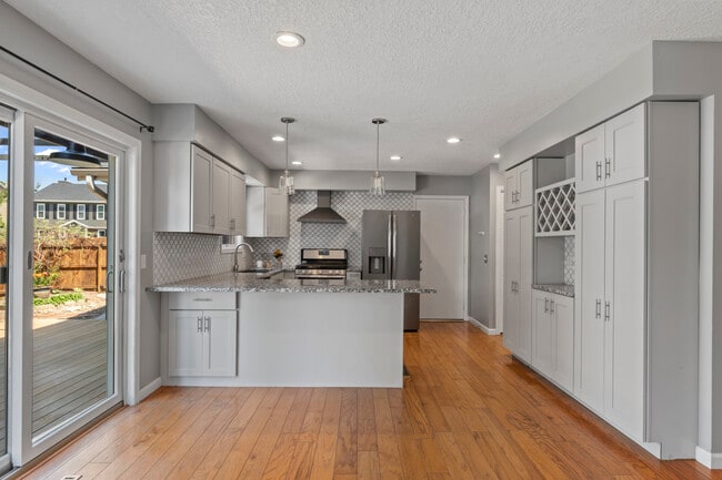 Building Photo - 4690 Lindbergh Dr