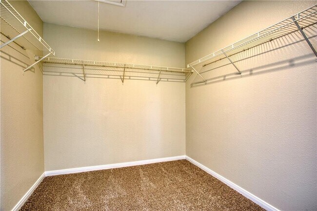 Building Photo - 1107 Middle Brook Dr
