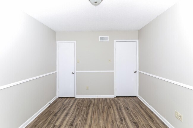 Building Photo - 6076 Elk Grove Rd