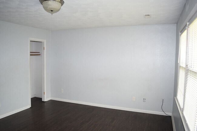Building Photo - 215 Settlers Landing Road