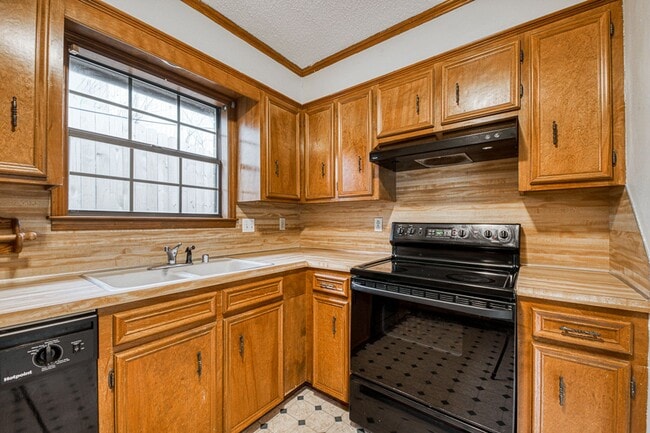Building Photo - Spacious Home for Rent!