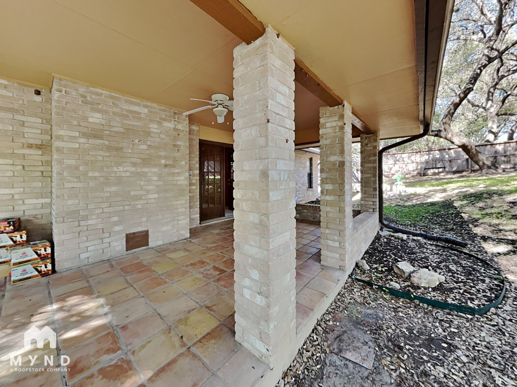 Building Photo - 15710 Fern Ridge St