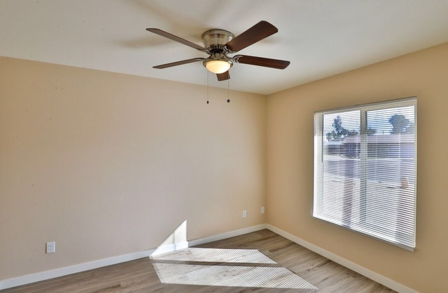 Building Photo - Nice Family Home with Huge Yard