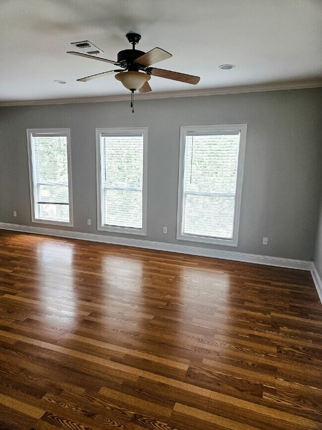 Building Photo - Great Biloxi 2/2 close to the beach!