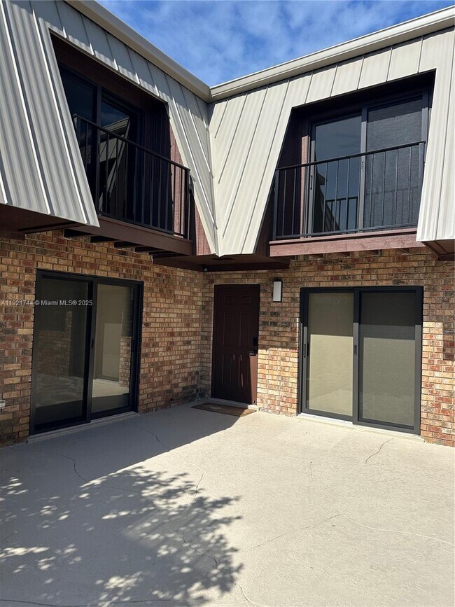 Building Photo - 1420 Ocean Way