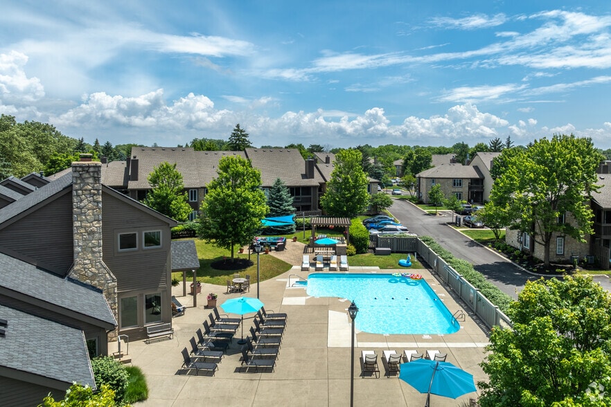Outdoor Pool - Sawmill Commons