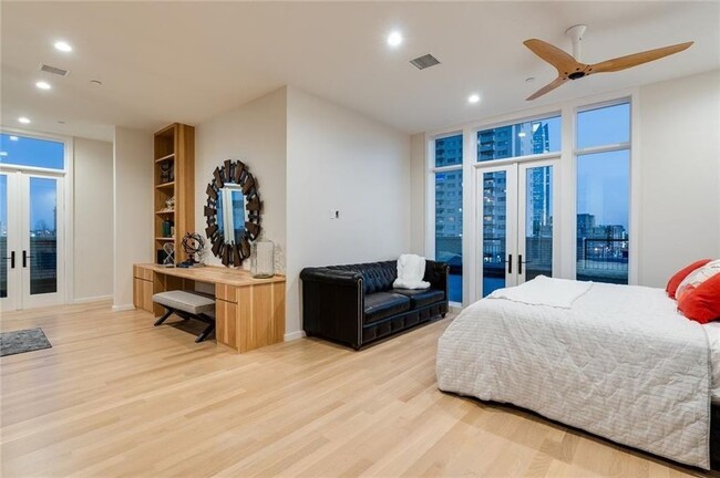 Building Photo - Fully Furnished-Posh Urban Penthouse in Mi...