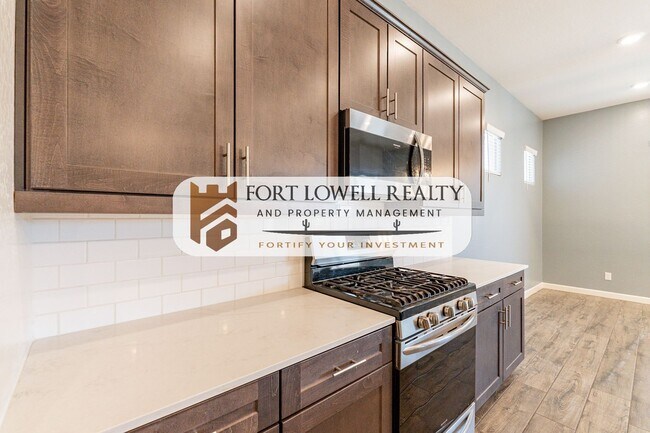 Building Photo - 3 Bedroom, 2 Bath Home near South Mountain!!