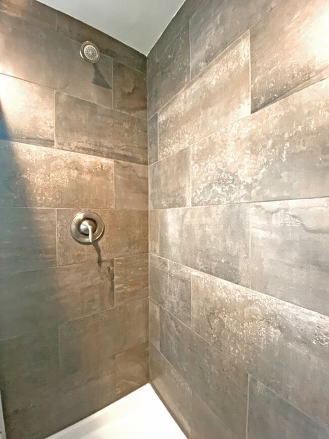 Building Photo - Beautiful home in SW Bend!  Large fenced i...