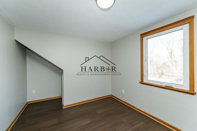 Building Photo - Recently Renovated 5 Bedroom Home! *1/2 OFF FIRST MONTH OF RENT*