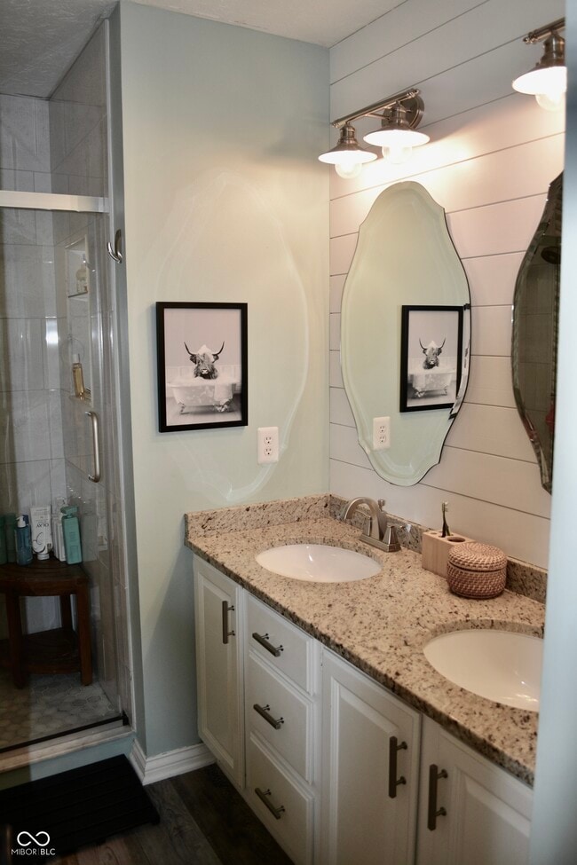 Building Photo - 6862 Riverside Way