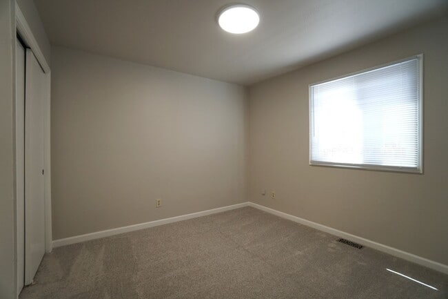 Building Photo - 3070 Mirage Dr